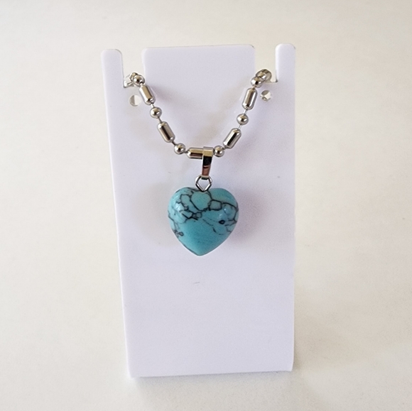 💙 Turquoise Heart Necklace - Picture 2 of 3